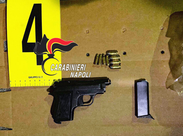 Nola, dopo una discussione con i vicini spara con pistola clandestina: 57enne arrestato