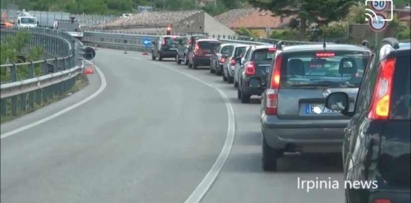 Caos Ofantina: traffico paralizzato per i lavori su due ponti, la rabbia degli automobilisti/VIDEO