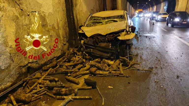 Solofra, incidente sotto la galleria: due feriti