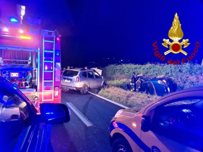 VIDEO / Raccordo Avellino-Salerno: auto fuori strada