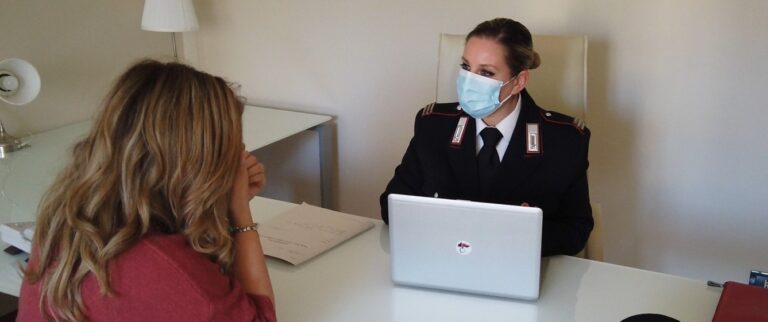 Avellino, importuna la ex ed aggredisce i carabinieri: arrestato 45enne