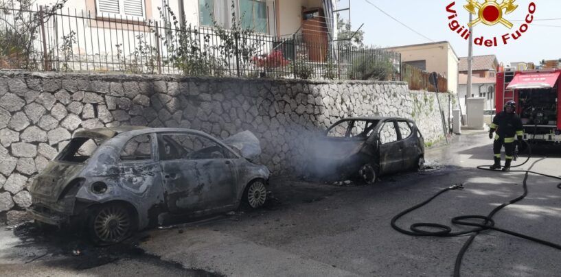 Ariano, in fiamme due autovetture in sosta
