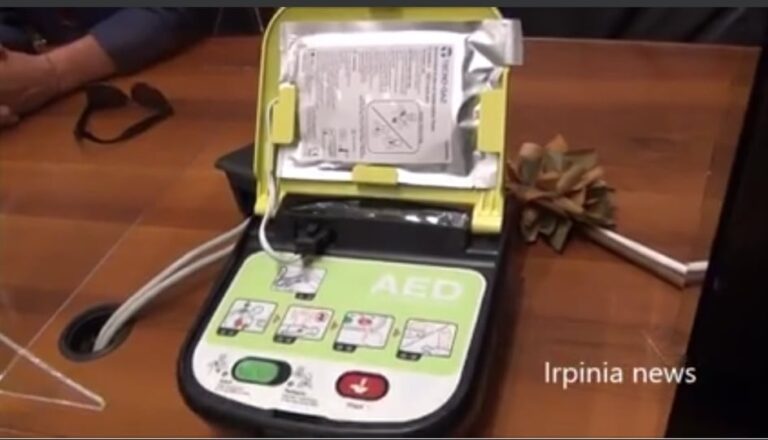Grottaminarda: donato un defibrillatore salvavita al Comune, sarà installato in palestra/VIDEO