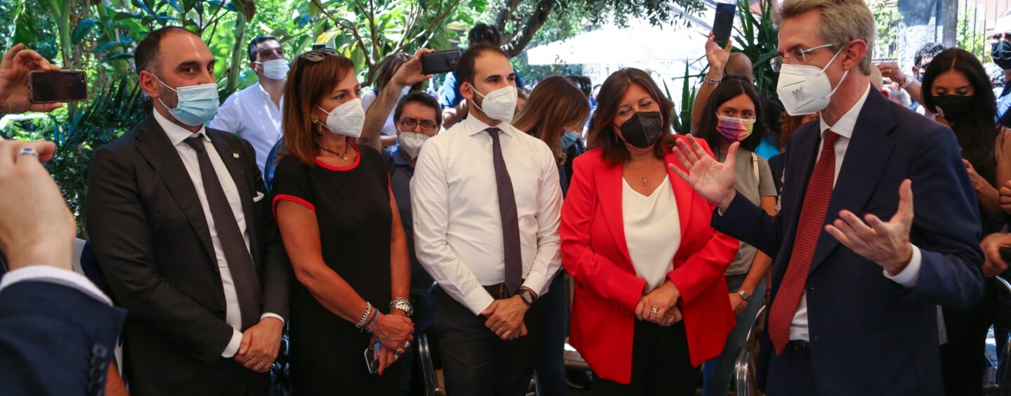 Gubitosa a Napoli insieme a Conte e Manfredi: “Pieni di entusiasmo, nuovo Movimento pronto a partire”