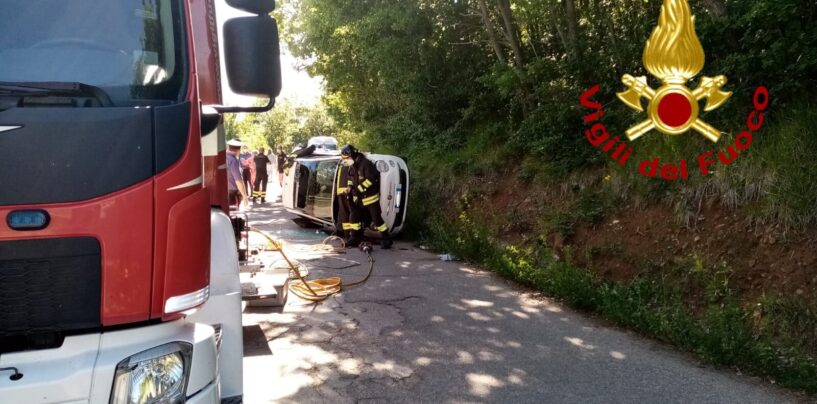 S. Angelo dei Lombardi, auto fuoristrada: ferite due ragazze