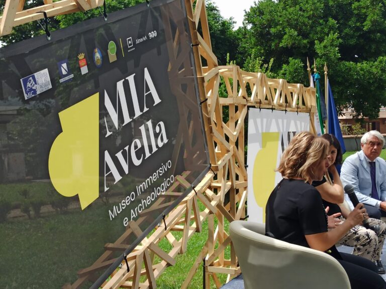 FOTO E VIDEO / Quadri parlanti e suggestioni, Avella si “immerge” nella storia. “Siamo pronti ad essere la porta d’ingresso dell’Irpinia per i turisti”