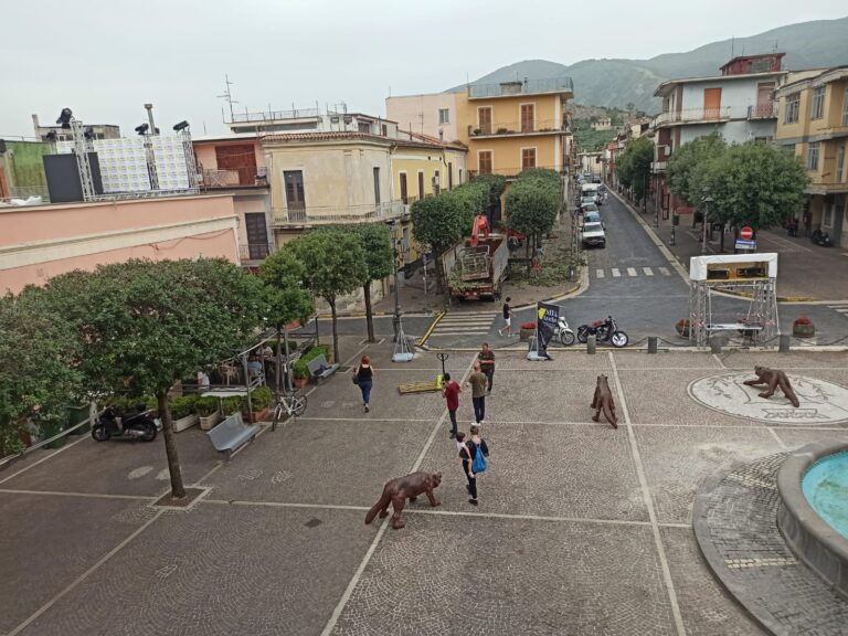 Avella, manifesti elettorali coprono i necrologi: è protesta