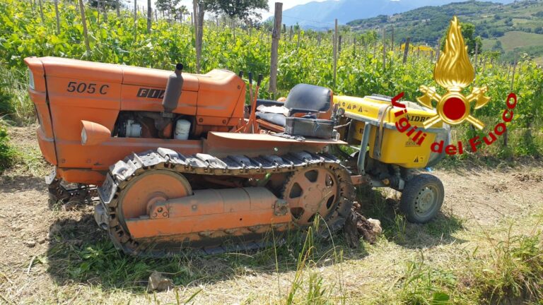 Santa Paolina, resta incastrato con un piede nel trattore. Ricoverato in ospedale