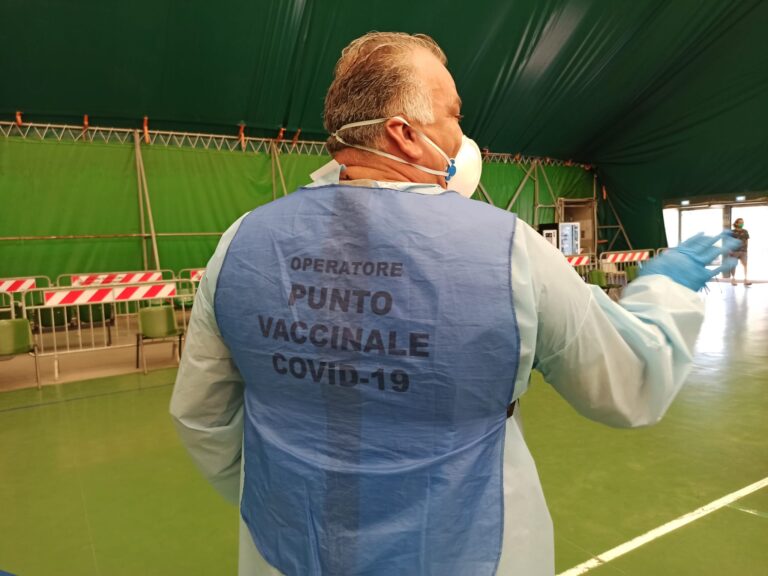 Campagna vaccinale anti-covid, open day per odontoiatri, operatori di studio e delle farmacie, volontari, medici, operatori sanitari, fragili