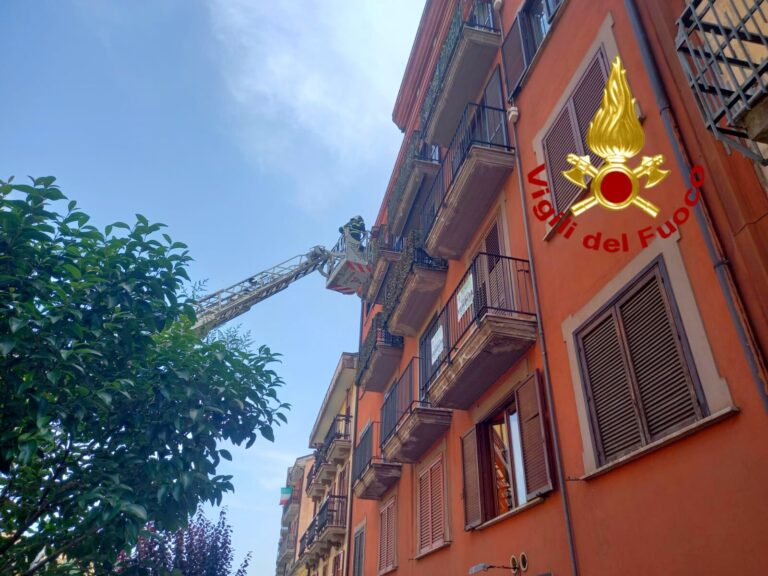 Avellino: calcinacci a Corso Umberto