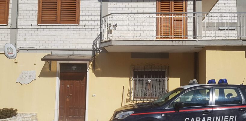 Era ai domiciliari, ma gira per la piazza del paese: nei guai 50enne