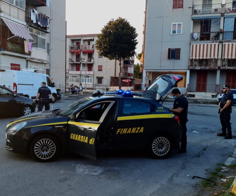 Torre Annunziata, derubato in strada un anziano: due persone arrestate