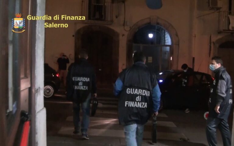 FOTO / Salerno, contrabbando prodotti petroliferi: in 4 ai domiciliari