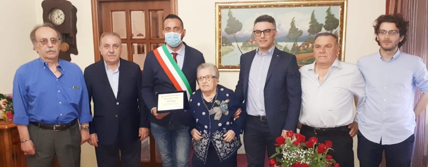 Santa Paolina, i 100 anni di nonna Olga. Il sindaco: “Prima volta nella nostra comunità”