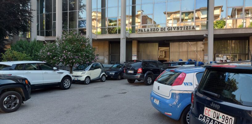 Avellino si risveglia con un allarme bomba al Tribunale: indagini in corso
