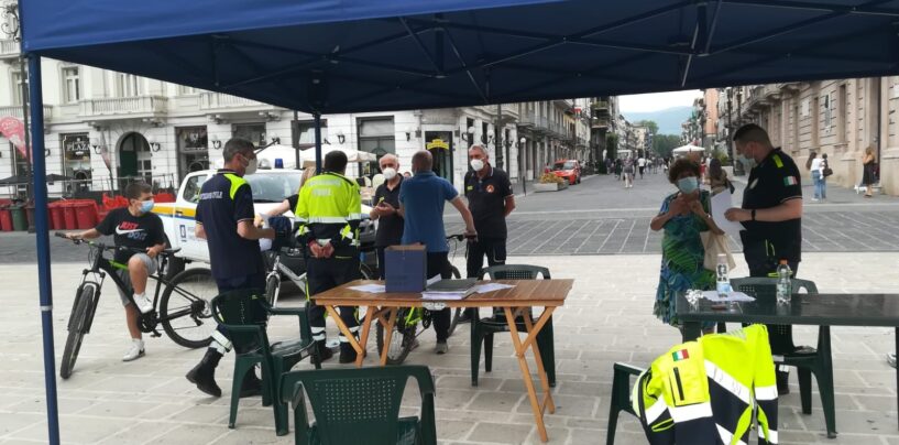 FOTO / Bomba day, meno 7: in piazza la Protezione Civile per le info utili ai cittadini
