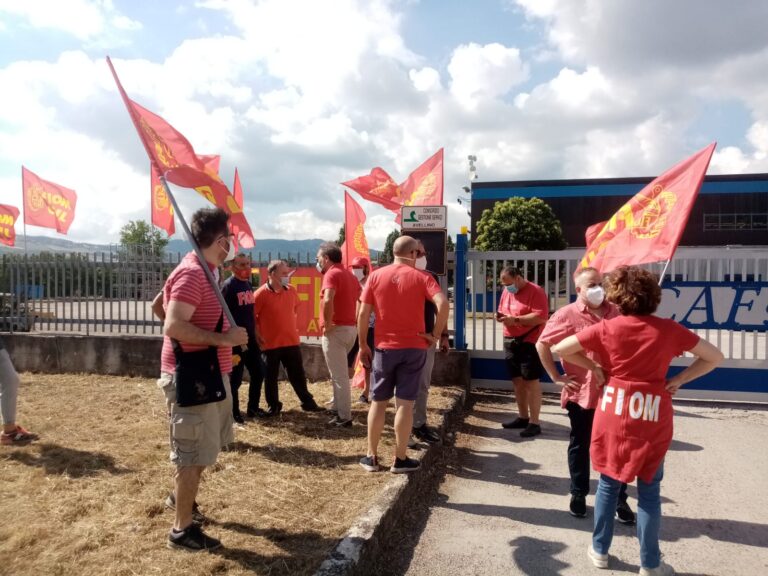 “No alla macelleria sociale”. Sit in Cgil e Fiom Cgil a Morra de Sanctis