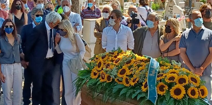 A Paternopoli l’ultimo saluto all’attore Libero De Rienzo/VIDEO