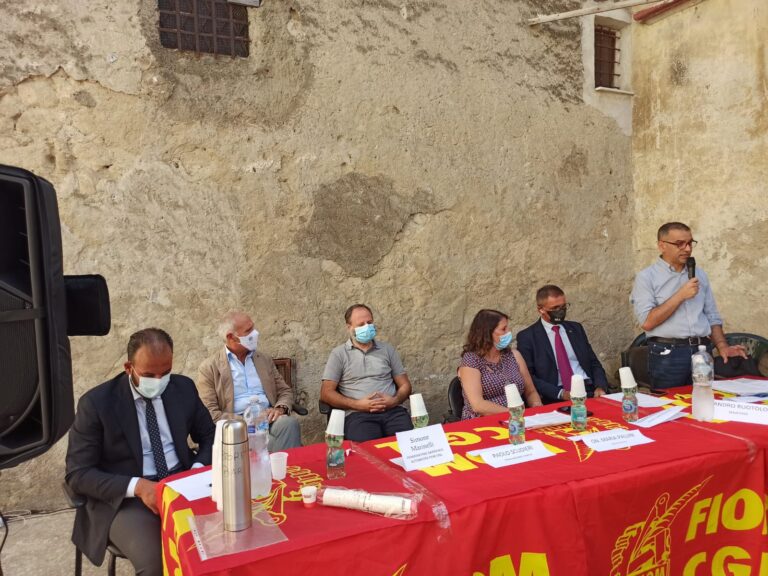 FOTO / Pratola, la Fiom incalza: “Chiediamo risposte, il motore diesel Ducato è come mettere un gettone nello smartphone”