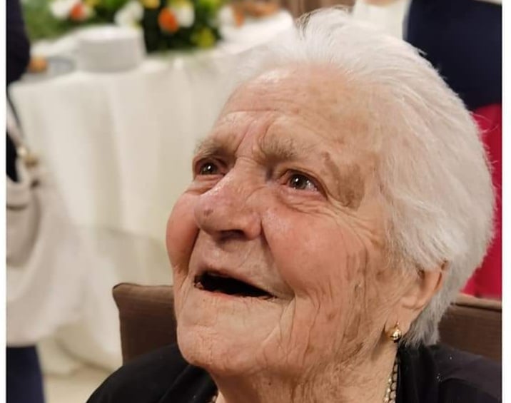 Nonna Teresa di Bisaccia festeggia i suoi primi 100 anni/Video