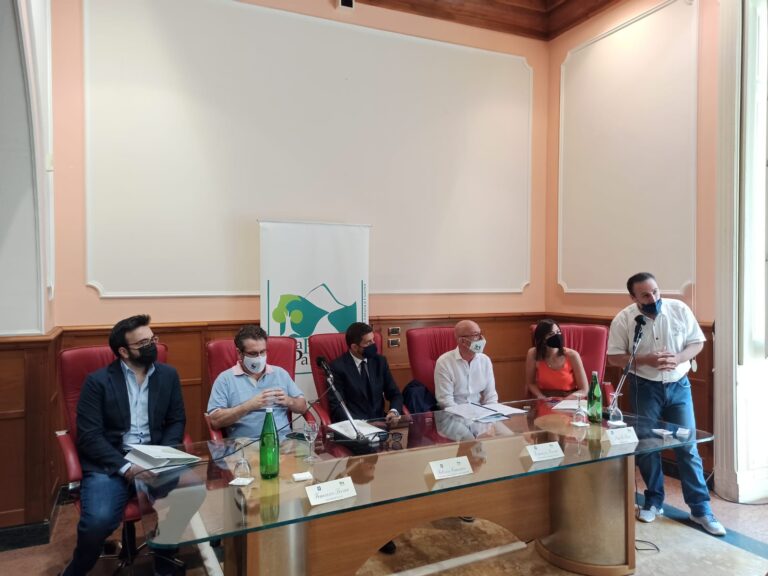 FOTO E VIDEO / Cittadini direttamente in campo contro incendi e discariche: il Parco del Partenio mette a disposizione un’app gratuita