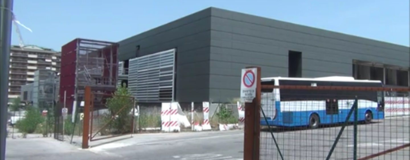 Terminal bus via Fariello: “Costretti a sederci a terra, manca tutto, è peggio del terzo mondo”/VIDEO
