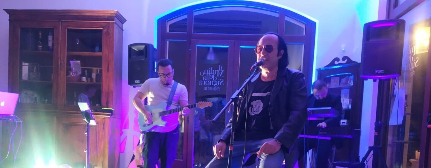 FOTO / A Sturno una serata indimenticabile con Topina e il sosia di Antonello Venditti