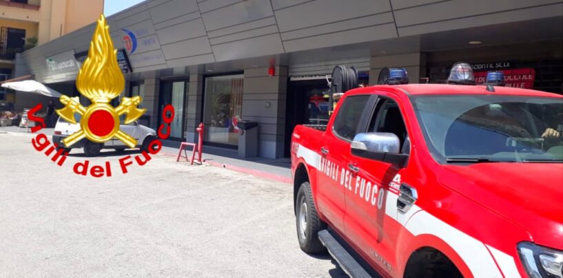 Torrette di Mercogliano, uomo bloccato nella stanza Bancomat: tempestivo l’intervento dei Vigili del Fuoco