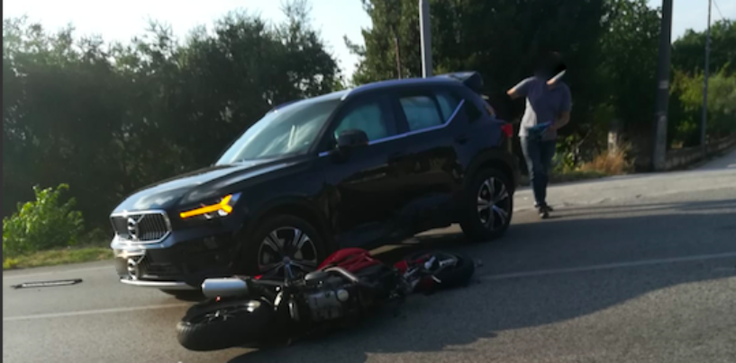 Scontro auto-moto sulla Statale 90 delle Puglie: in arrivo ambulanza e Carabinieri