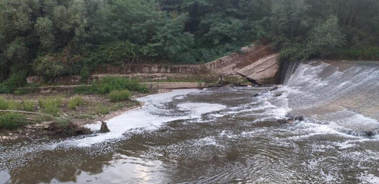Irpinia, nuovi sversamenti nel fiume: la denuncia