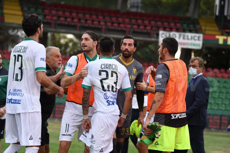 L’Avellino riagguanta due volte il Catania: è 2 a 2 al Massimino