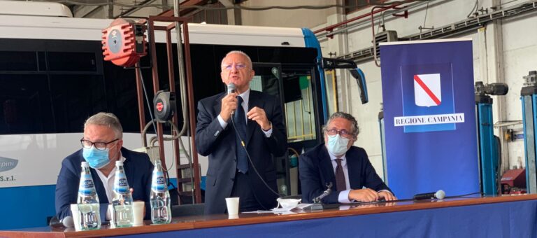 FOTO E VIDEO / I trasporti creano occupazione in Irpinia. De Luca: “Una rivoluzione”. E sui vaccini: “Senza non si lavora”