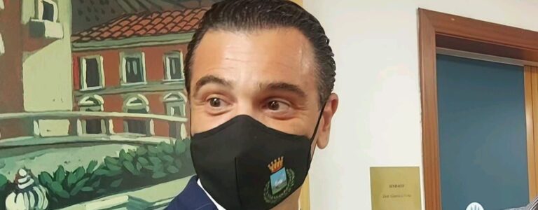 VIDEO / “Il traffico non incide sul pm 10, dobbiamo scoprire le vere cause dell’inquinamento”. Avellino, il sindaco tira dritto