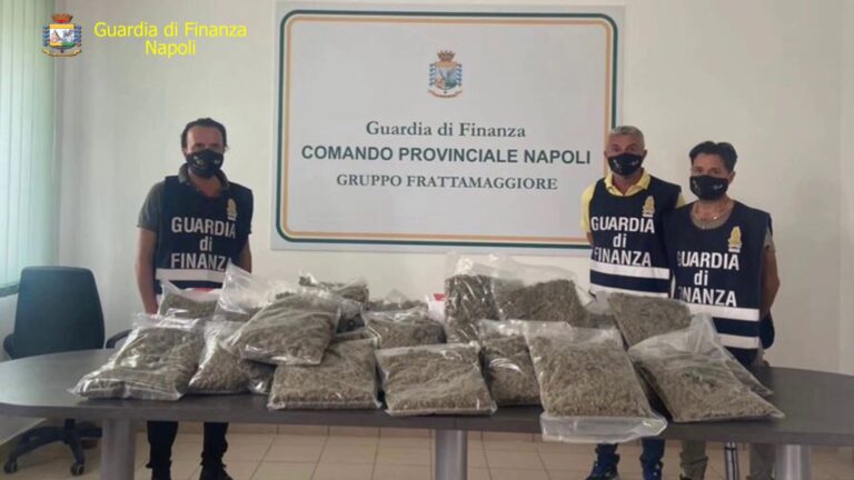Frattamaggiore, droga sottovuoto: 22 Kg di marijuana nascosti in tre pacchi