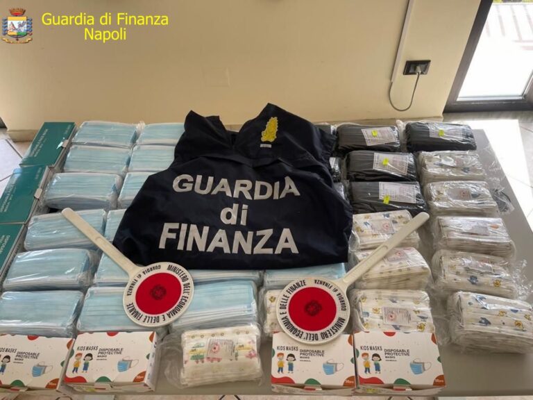Guardia di Finanza, Napoli: sequestrati 1,2 milioni di articoli contraffatti