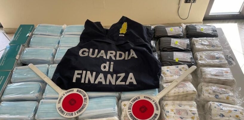 Guardia di Finanza, Napoli: sequestrati 1,2 milioni di articoli contraffatti