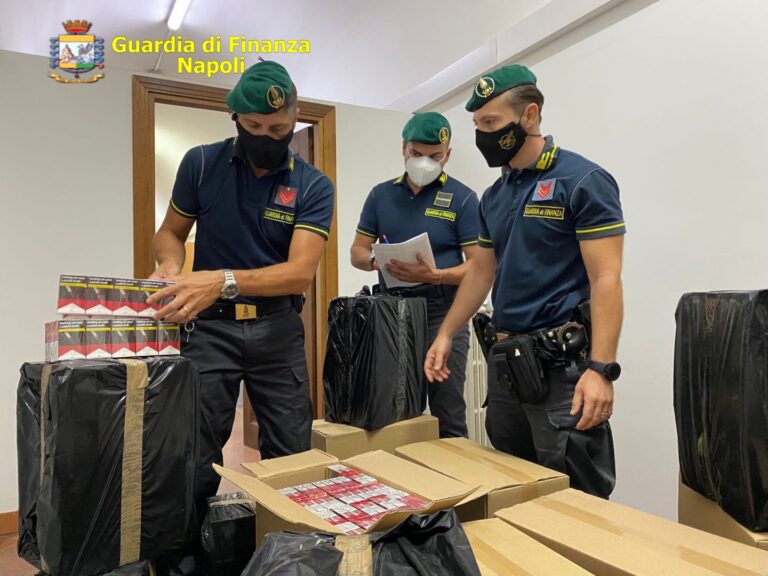 VIDEO / Volla, sequestrati 320 Kg di sigarette: arrestato un contrabbandiere