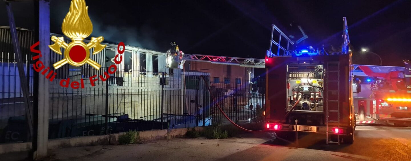 Incendio capannone Pietradefusi, l’Arpac diffonde risultati del monitoraggio delle diossine
