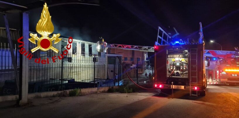Incendio capannone Pietradefusi, l’Arpac diffonde risultati del monitoraggio delle diossine
