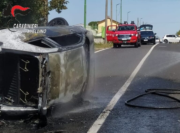 Grottaminarda, perde il controllo dell’auto che si ribalta e prende fuoco