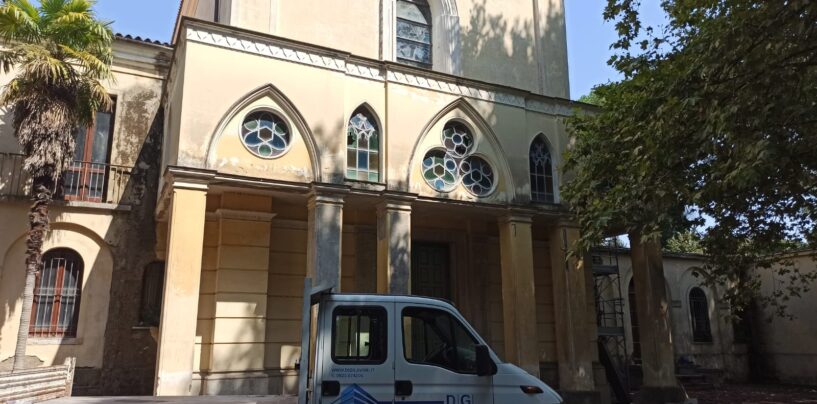 FOTO / La Chiesa dei Liguorini verso la rinascita. I residenti al Vescovo: “Solo Lei poteva riuscirci: la politica pensa di più ai propri interessi”