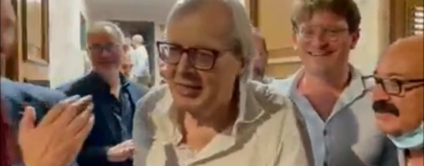 Sgarbi a Castelfranci: “Irpinia da visitare, Avellino bella città ma con una macchina infernale davanti al castello”/VIDEO