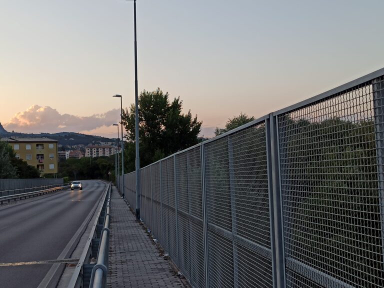FOTO / Avellino, volo di 10 metri dal ponte: 32enne si toglie la vita