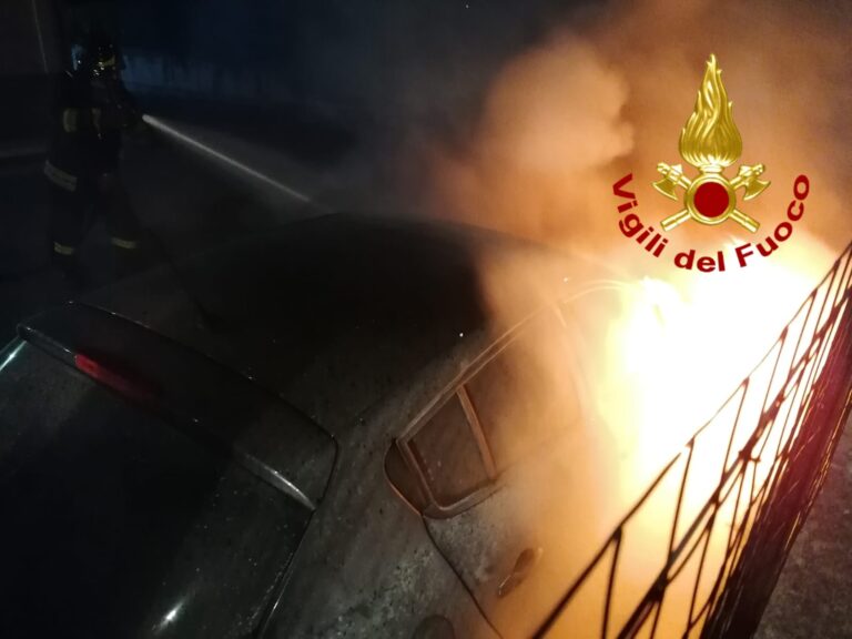 Capriglia: auto in fiamme