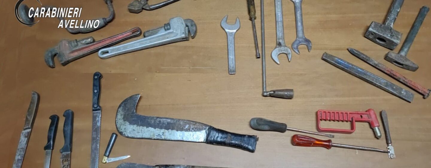 In giro con fare sospetto e attrezzi da scasso: nei guai due percettori del reddito di cittadinanza
