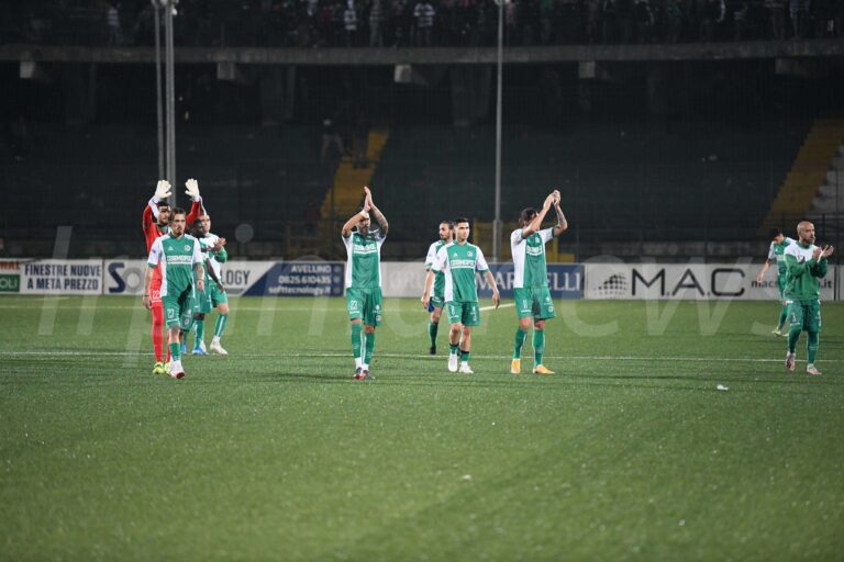 Avellino è notte fonda contro il Monterosi, Adamo e Costantino mandano al tappeto i lupi