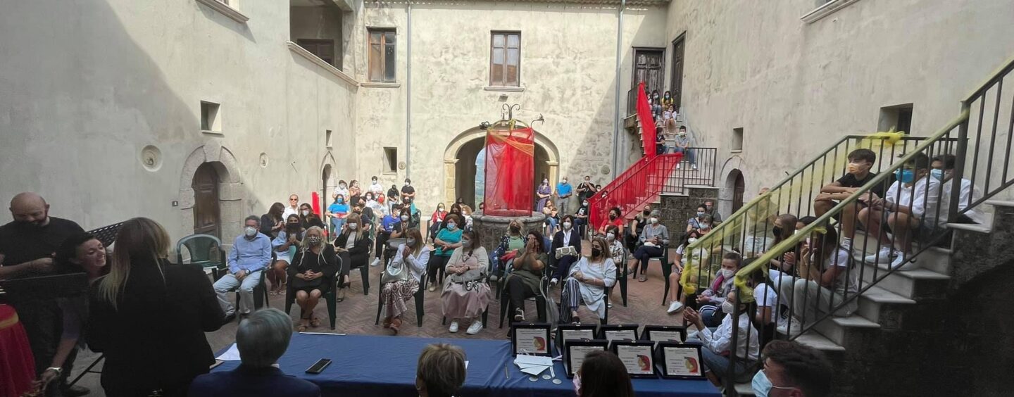 Concorso letterario “Dante, poeta eterno”: primo premio all’I.C. Colombo-Solimena di Avellino