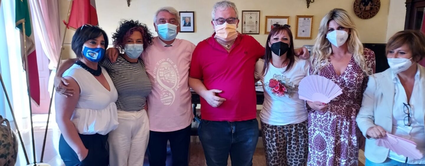 Tumori al seno, il popolo in rosa pronto ad incamminarsi: Biancardi testimonial, corteo aperto da donne in bici