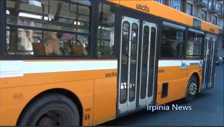 Air, ad Avellino tornano i bus del secolo scorso: l’ira dei pendolari/VIDEO