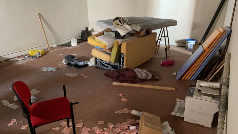 FOTO / Degrado e concerto “abusivo” con blitz dei vigili urbani. Comune pronto a porre fine allo scempio di Casino del Principe